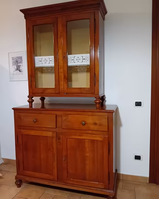 Credenza di quasi un secolo in ciliegio