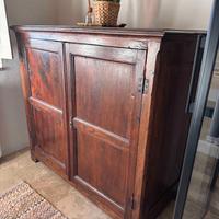 Armadietto stipo antico