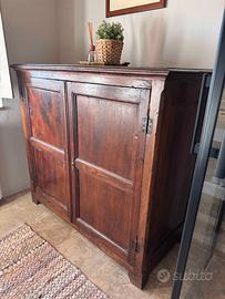 Armadietto stipo antico