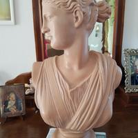 busto di donna  in gesso smaltato 