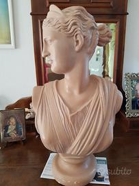 busto di donna  in gesso smaltato 