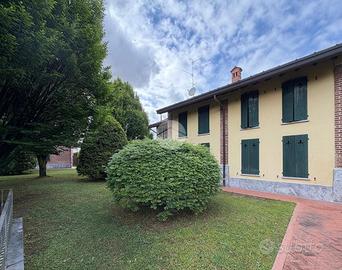 VILLA A SCHIERA A SEREGNO