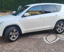 Toyota rav 4 dicembre 2011 escusive