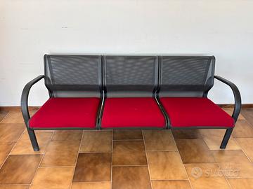 Divano di ferro e stoffa