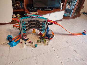 Mega garage hot wheels