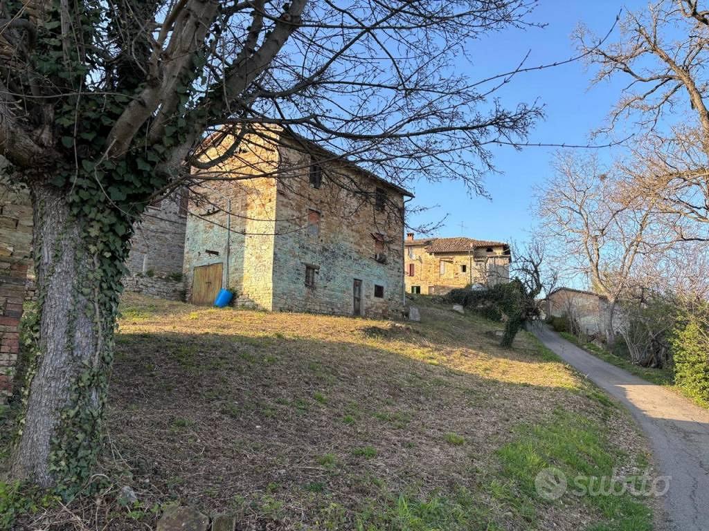 Rustico / Casale di 135 m² con più di 5 locali a N - Vista 3