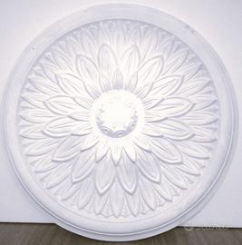 Rosone in gesso di qualità alta diam. Cm 42.