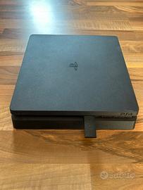 Ps4 500GB + 1 joystick + giochi (FC24+COD)