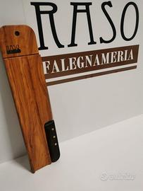 Tagliere per salumi con feritoria per coltello