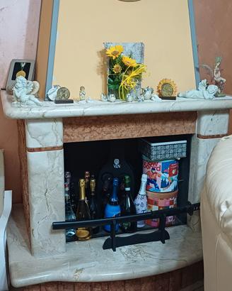 Camino in marmo brasiliano nuovo