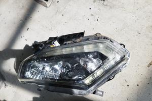 Faro anteriore sx Nissan x Trail 