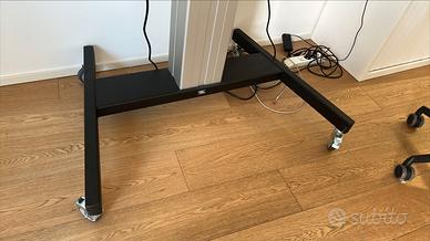 Monitor 75" con supporto a terra