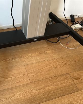 Monitor 75" con supporto a terra