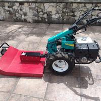 Motocoltivatore con trinciaerba