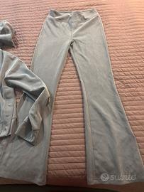 Completo tuta con pantaloni zampa e felpa