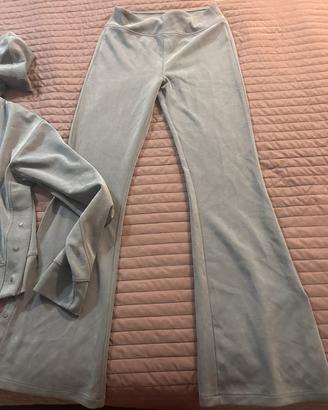 Completo tuta con pantaloni zampa e felpa