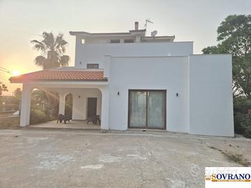 Villa con 3 unità abitative a Carini ideale per