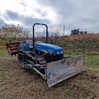 Cingolo New Holland TK 75 FA con pala+Fresa