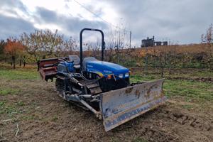 Cingolo New Holland TK 75 FA con pala+Fresa