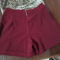 Gonna a pantaloncino con maglietta corta sopra