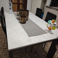 tavolo allungabile con 6 sedie 