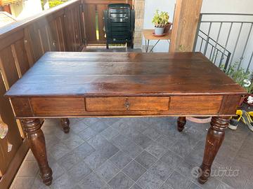 Scrivania e mobiletto in legno antico
