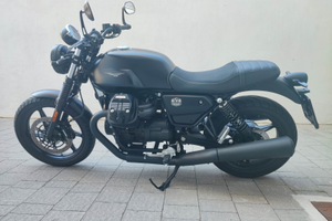 Moto Guzzi V7 Stone