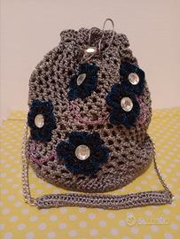 borsa a secchiello interamente  fatta a mano