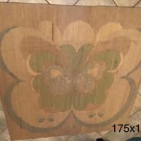 Tappeto moderno vintage con farfalla stilizzata –