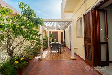 Bivano Via Farina con cortile