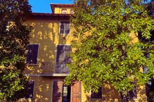 Villa di 800 m² con più di 5 locali e box auto a C