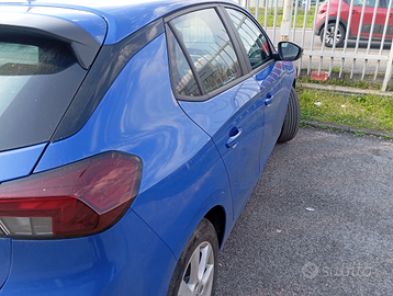 Opel corsa marzo 2023 con 6000km