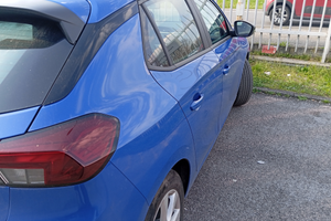 Opel corsa marzo 2023 con 6000km