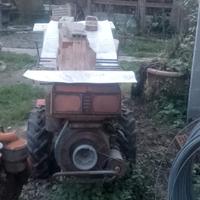 trattore con attrezzi