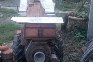 trattore con attrezzi