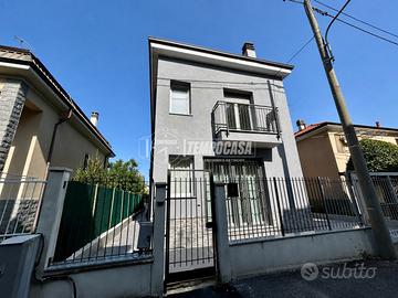 Villa indipendente libera su quattro lati