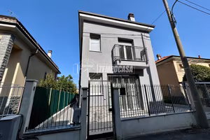 Villa indipendente libera su quattro lati