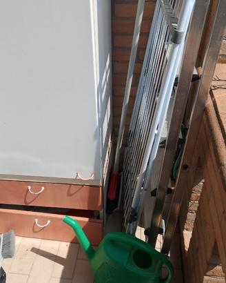 Mobiletto in truciolato