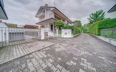 BORGOMANERO - SIGNORILE VILLA BIFAMILIARE