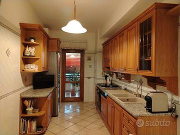 CUCINA COMPLETA c/elettrodomestici + tavolo/sedie