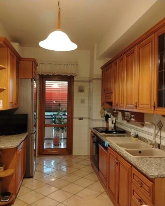 CUCINA COMPLETA c/elettrodomestici + tavolo/sedie