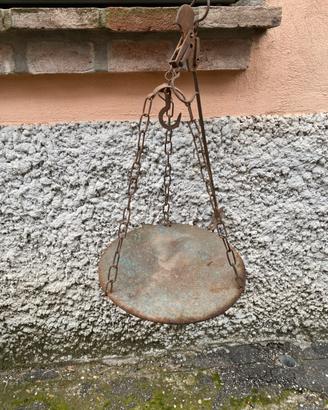 Bilancia antica in ferro a braccio con piatto ⚖️