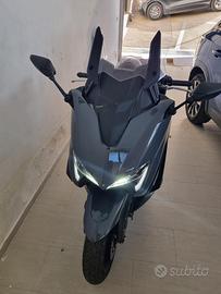 Yamaha T-max 560