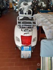 Piaggio Vespa GTS 300 Super