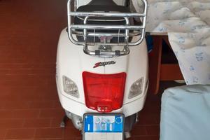 Piaggio Vespa GTS 300 Super