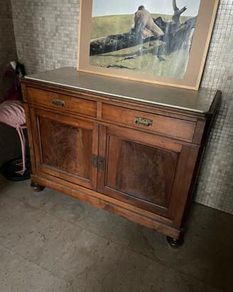 Credenza antica con piano di marmo