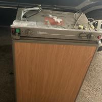 Frigorifero trivalente per camper