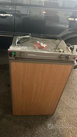 Frigorifero trivalente per camper