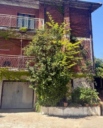 Villa Bifamiliare con Terreno in Via Pennini