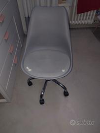 Due sedie ufficio girevoli con rotelle